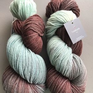 Oreo Dew- 100% Super wash Worsted Wool